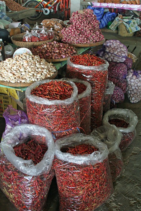 IMG_4635.JPG - Chillis, Knoblauch, Schalotten..
